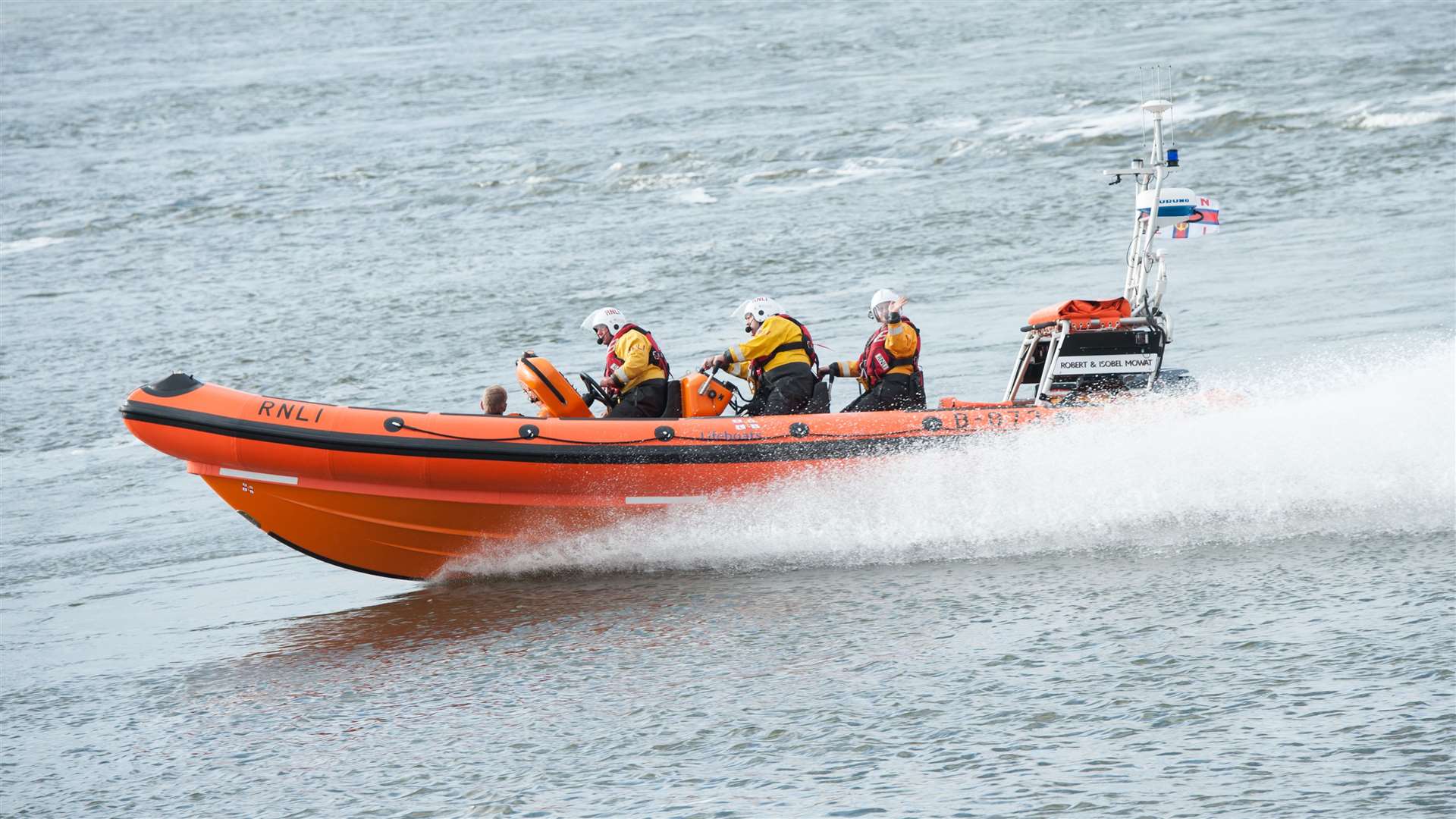 Kessock Lifeboat at speed.