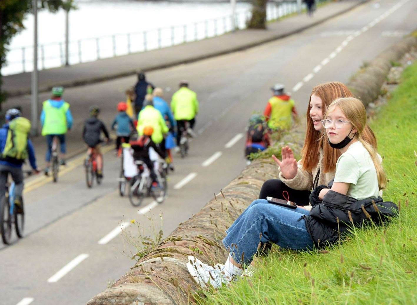 Kidical Mass 02 October 2021: A couple of kids watching the cyclists travelling along Castle Road. Picture: James Mackenzie.