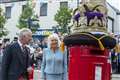King and Queen impressed by crocheted crown during Selkirk visit