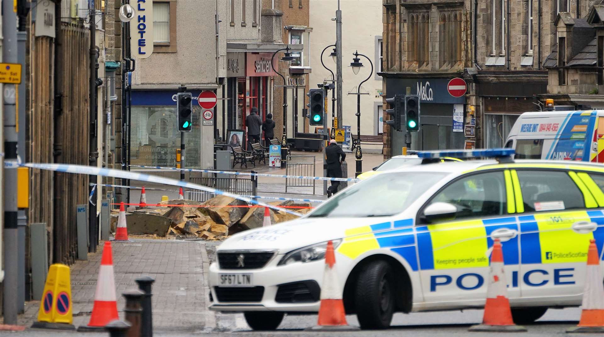 Tons of masonry collapsed onto the street from the parapet of the former Clydesdale Bank on Traill Street in Thurso this morning. Picture: DGS