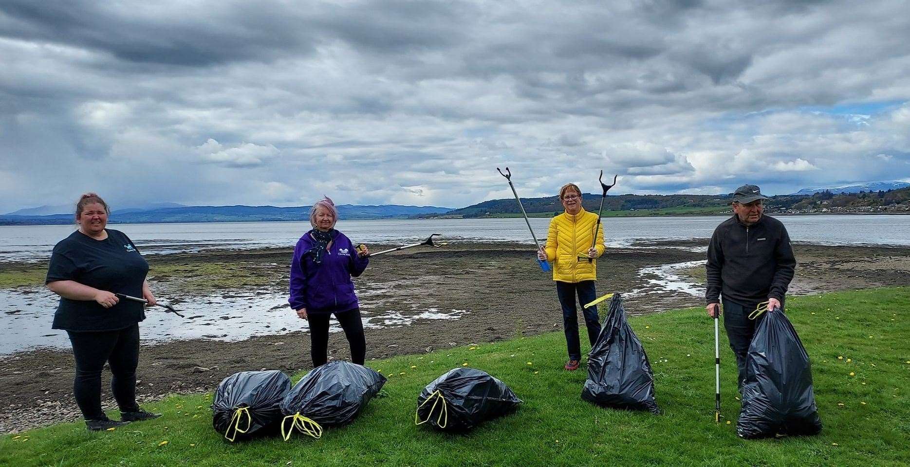 Clarity Walk collects 3000litres of rubbish from a Merkinch field.
