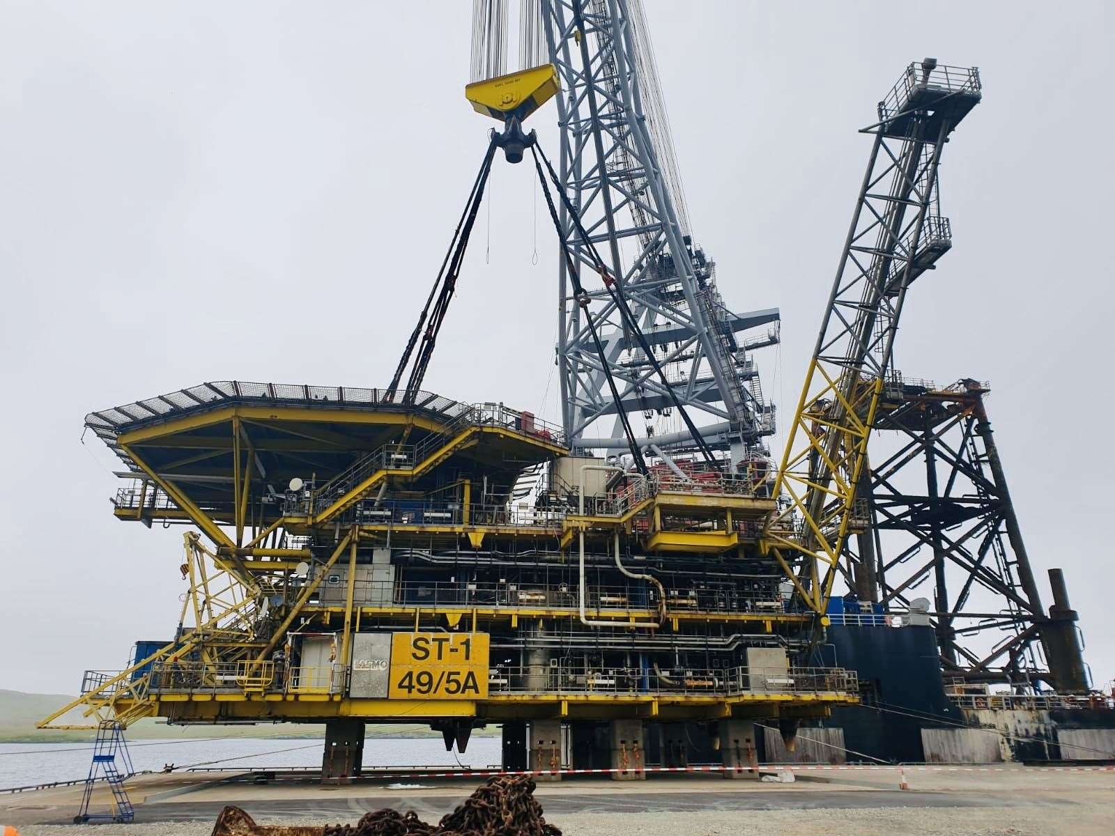 Spirit Energy’s ST-1 platforms arrived at Dales Voe, Shetland, for decommissioning.