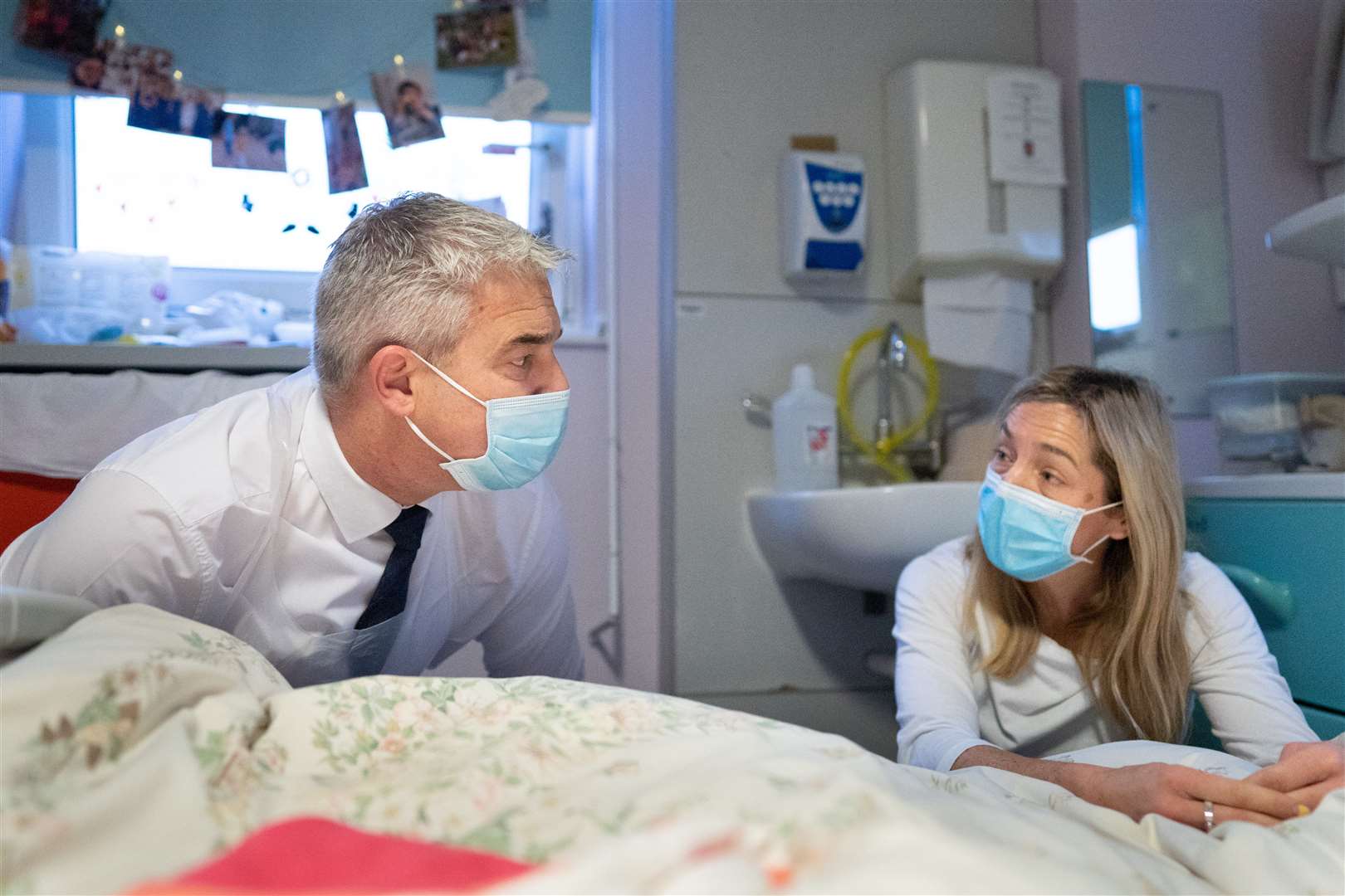 Health Secretary Steve Barclay meets Sarah Pinnington-Auld and her three-year-old daughter Lucy during a visit to King’s College University Hospital in London (Stefan Rousseau/PA)
