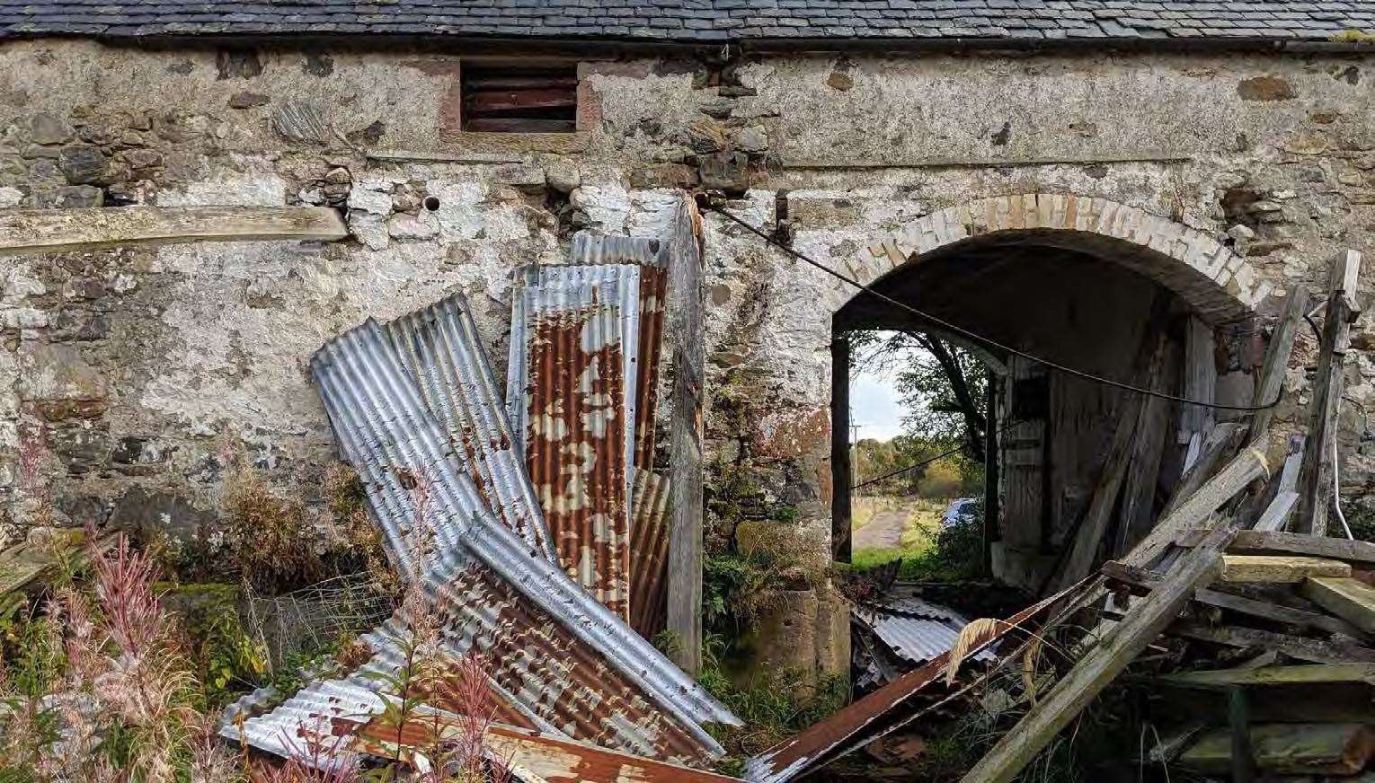 The proposal is to turn the derelict building into a rural holiday retreat.