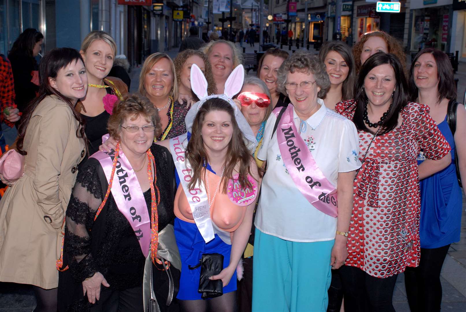 See: Copy By: .Cityseen;Hen night for Nicola Willox(centre) with party around town.Pic By Gary Anthony..SPP Staff.Photographer.