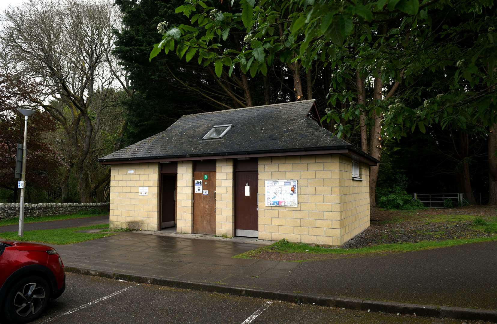 The men's toilets at Whin Park have been closed due to vandalism. Picture: James Mackenzie.