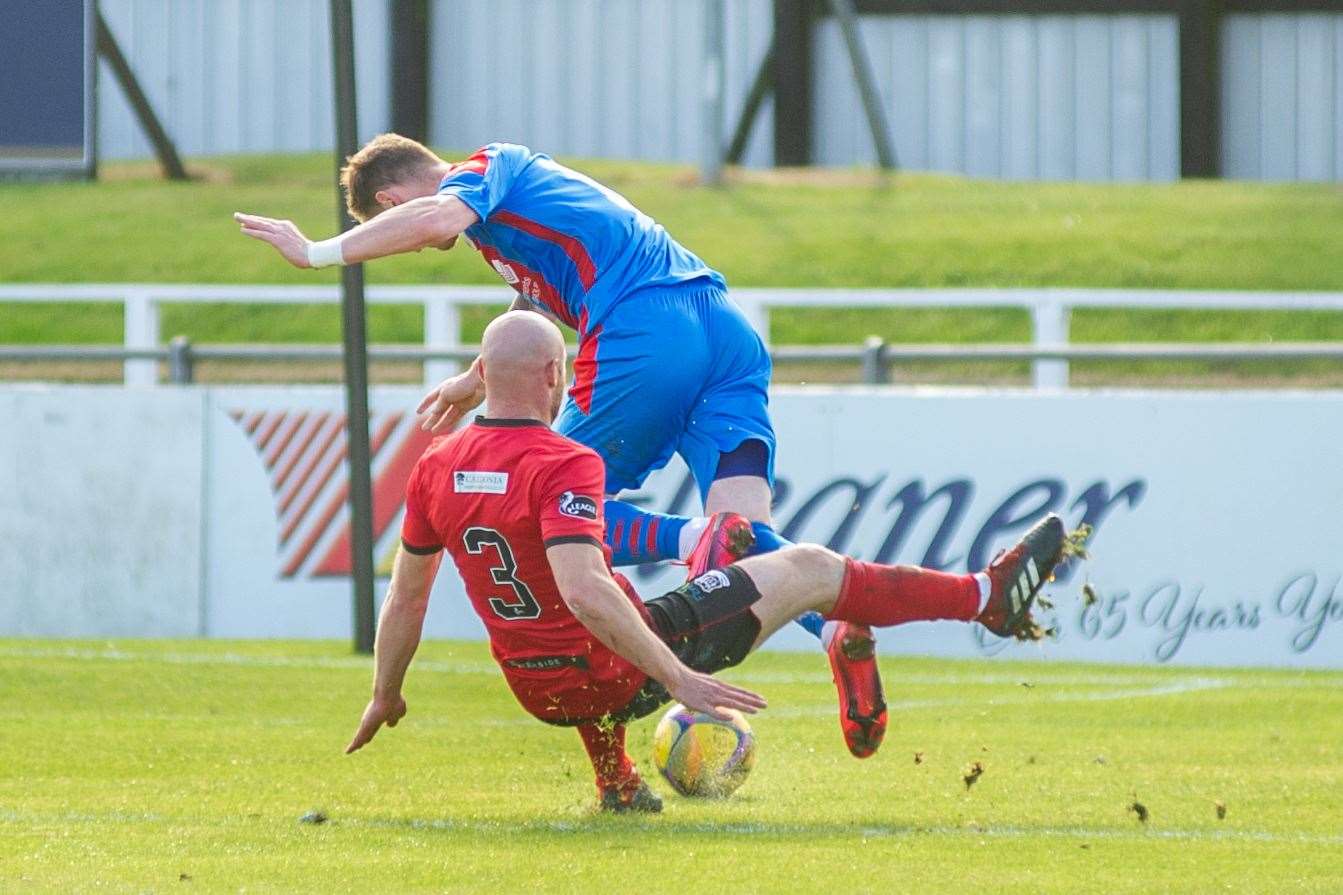 Shane Sutherland is brought down by former Elgin City team-mate Euan Spark for Caley Thistle's penalty. Picture: Daniel Forsyth..