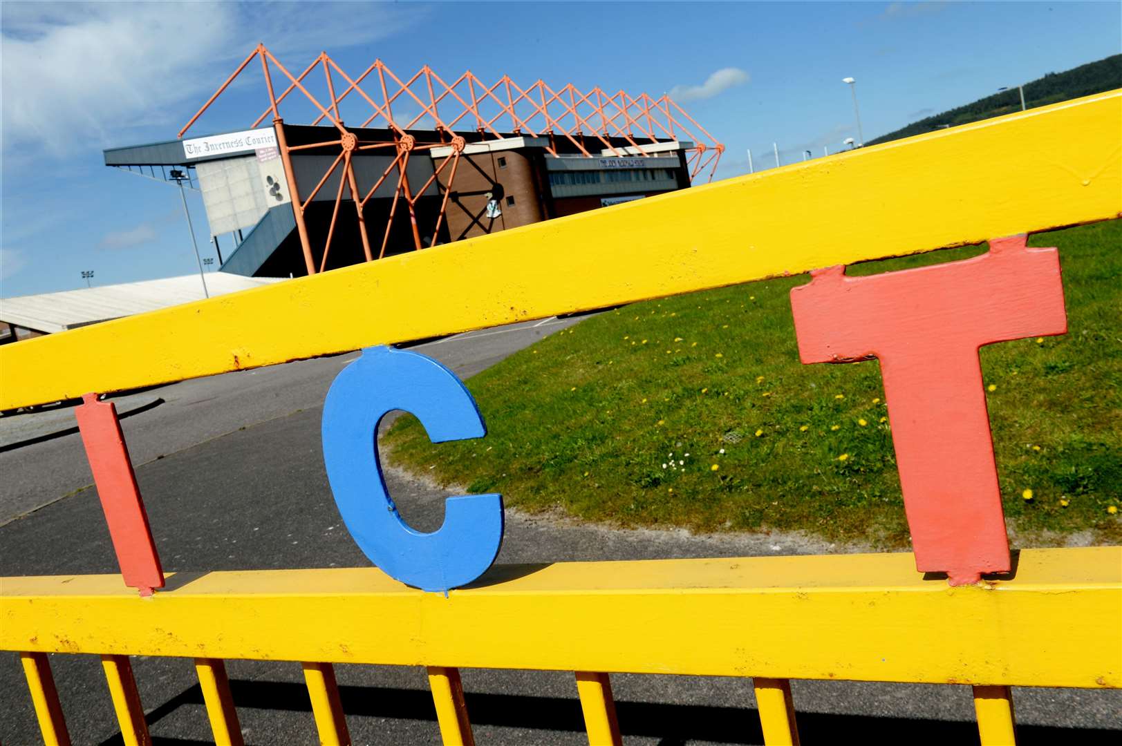 Inverness Caledonian Thistle report a loss of £835,000.