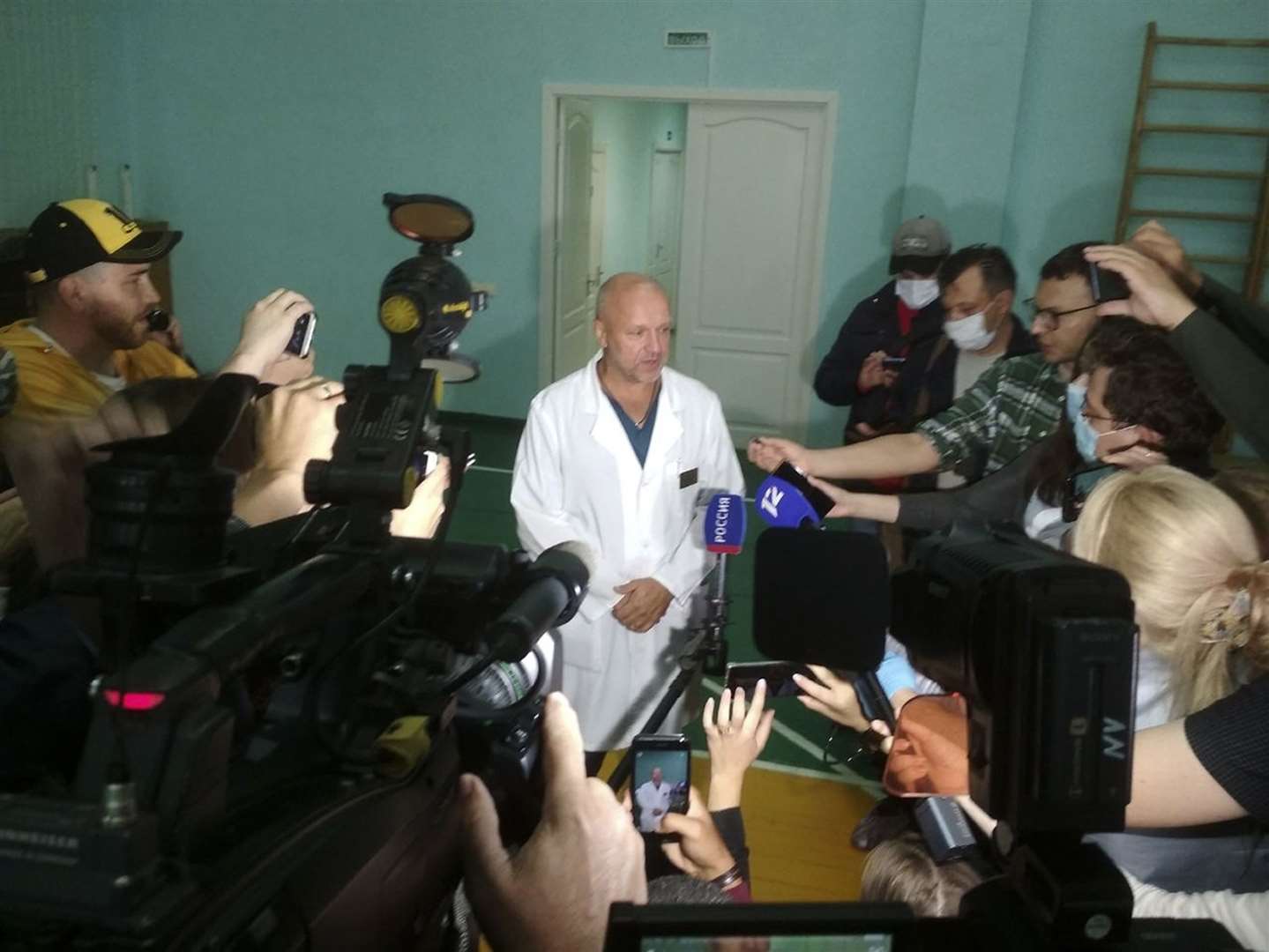 Anatoliy Kalinichenko at the Omsk hospital where Alexei Navalny is being treated (Evgeniy Sofiychuk/AP)