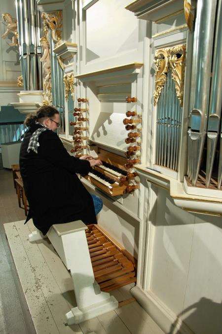 Jurg Reddin plays Bach’s music on Bach’s organ in the Bachkirke