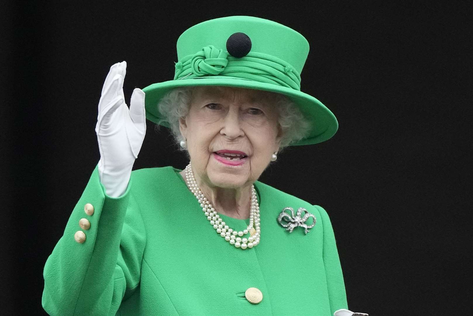The Queen on the balcony of Buckingham Palace at the end of the Platinum Jubilee pageant (Frank Augustein/PA)
