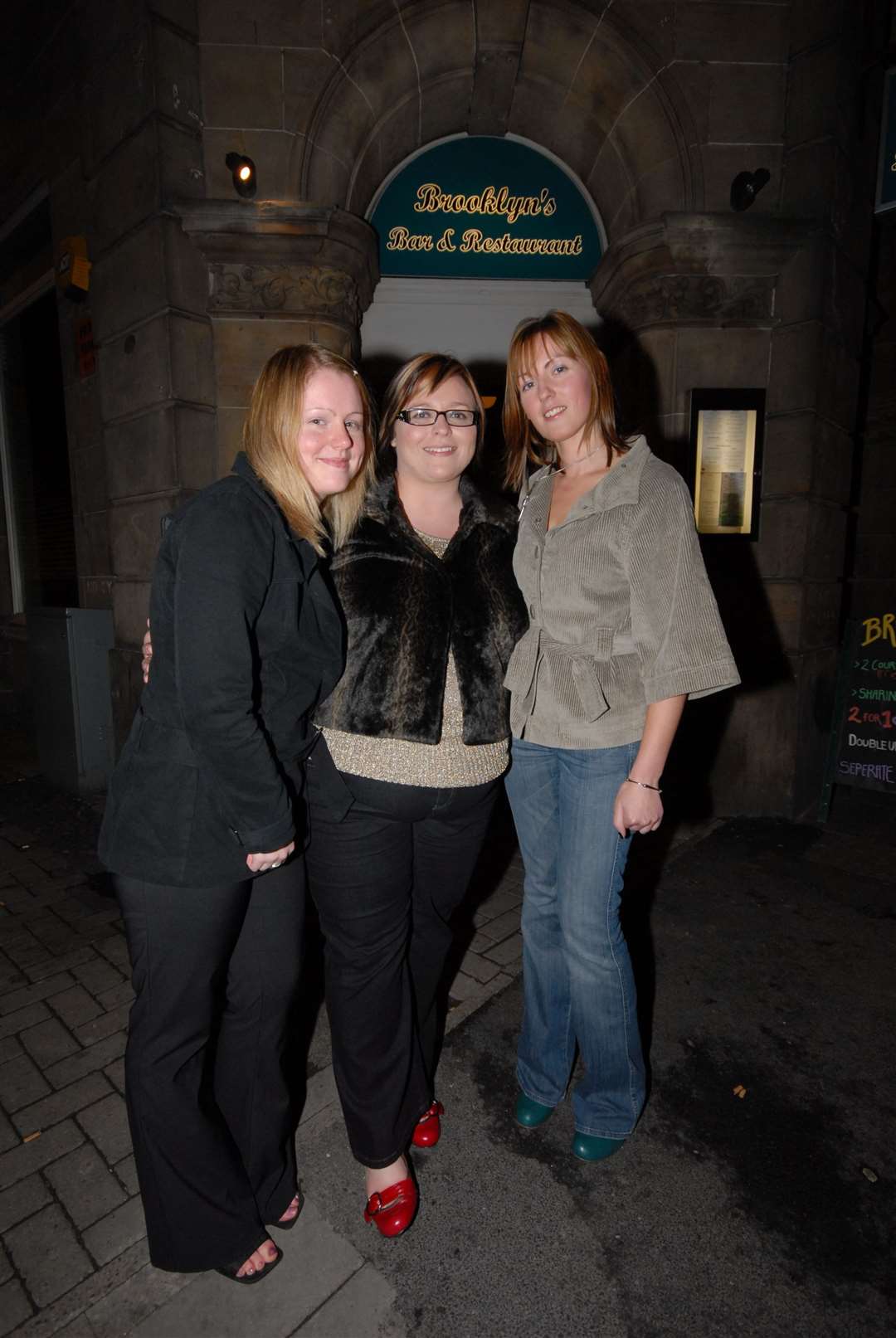See: Copy By: .Cityseen night out at Brooklyns for (LtoR) Laura Goldie,Gillian Davidson and Lynette Webster.Pic By Gary Anthony..SPP Staff.Photographer.
