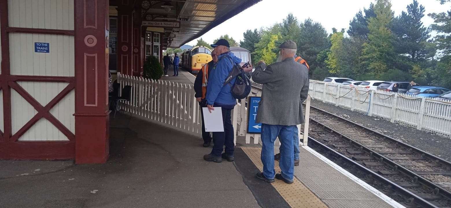 Passengers this afternoon waiting for clarity on Platform 3 at Aviemore Station