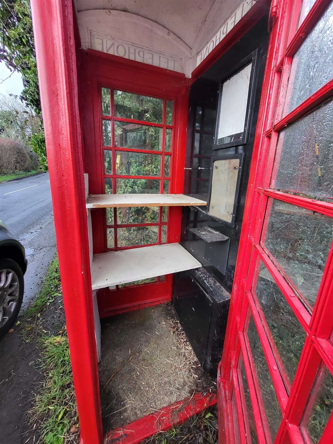 The telephone box library before (Iona Connolly/PA)