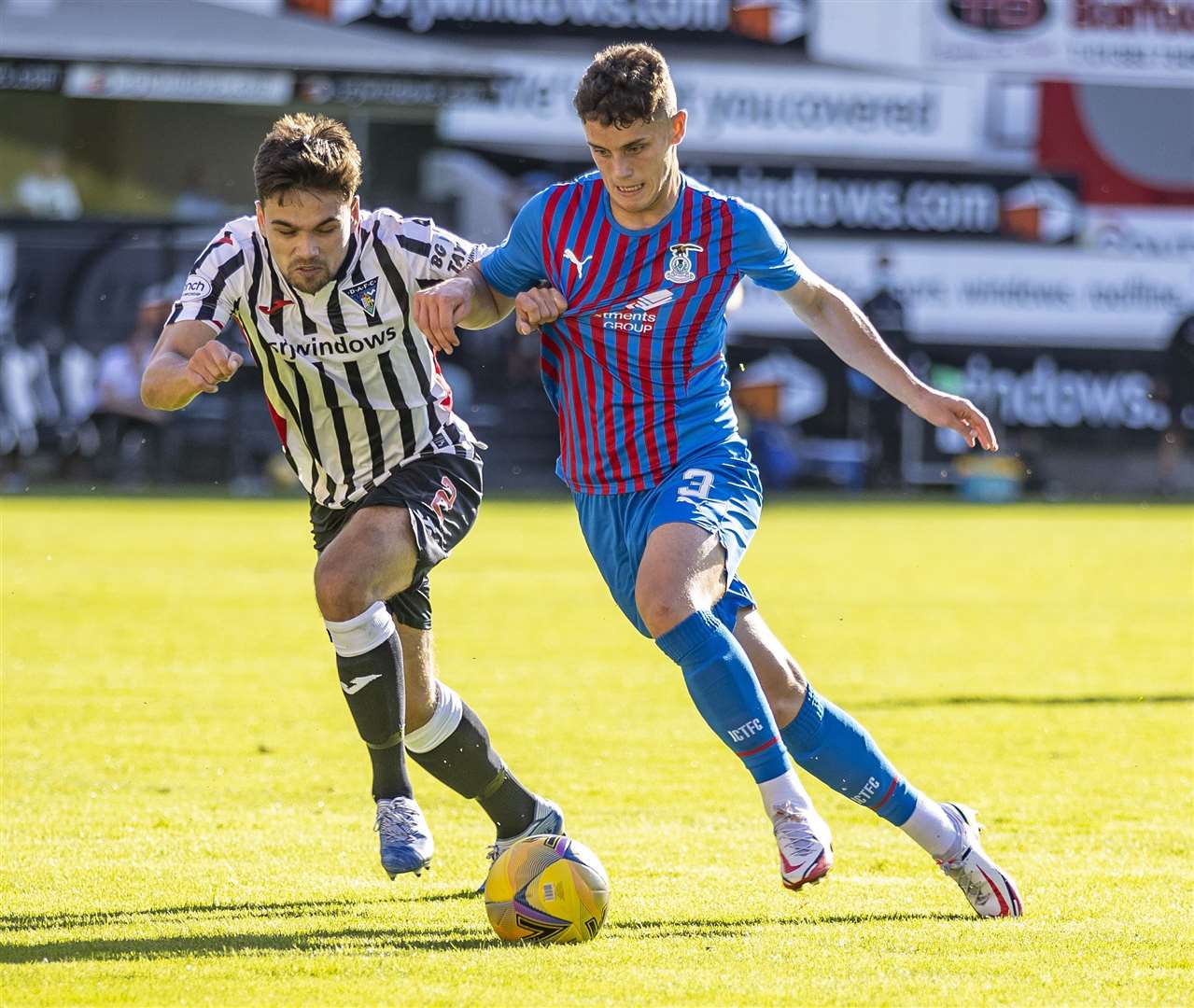 Cameron Harper holds off Dunfermline’s Aaron Comrie in last week’s draw. Picture: Andy Barr