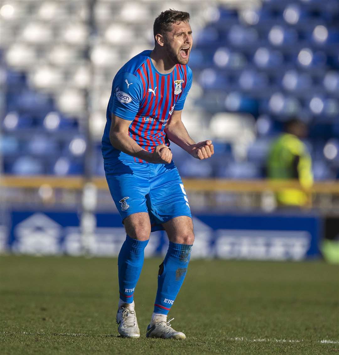 Picture - Ken Macpherson. Inverness CT(2) v Dunfermline(0). 26.03.22. ICT’s Robbie Deas celebartes to fans after the final whistle.