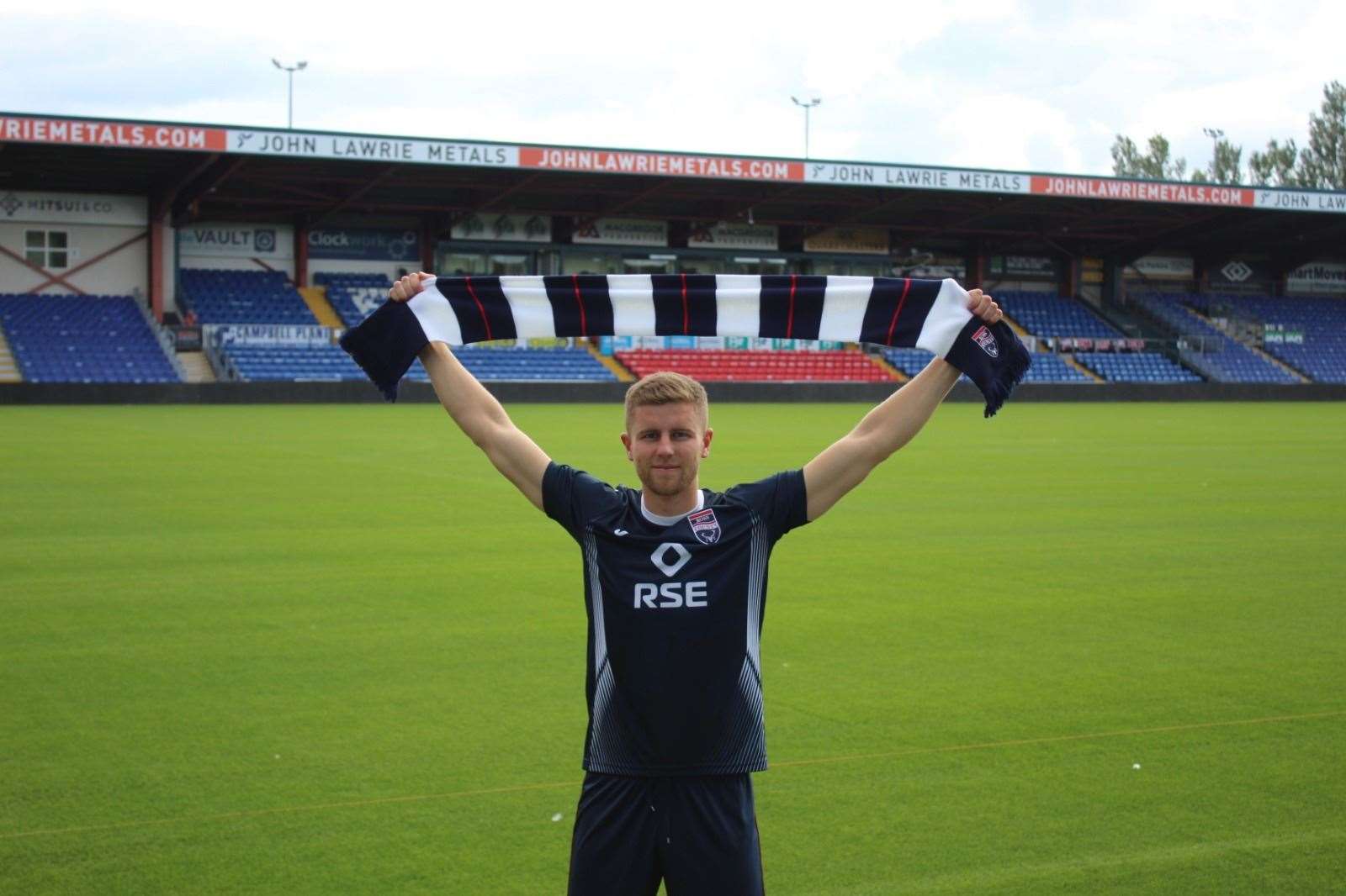 Ryan Leake becomes a Staggie after moving from Salford City