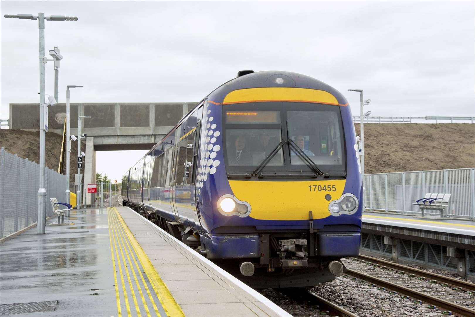 A ScotRail train on the Inverness-Aberdeen line at Forres. Picture: Daniel Forsyth. Image No.039367.