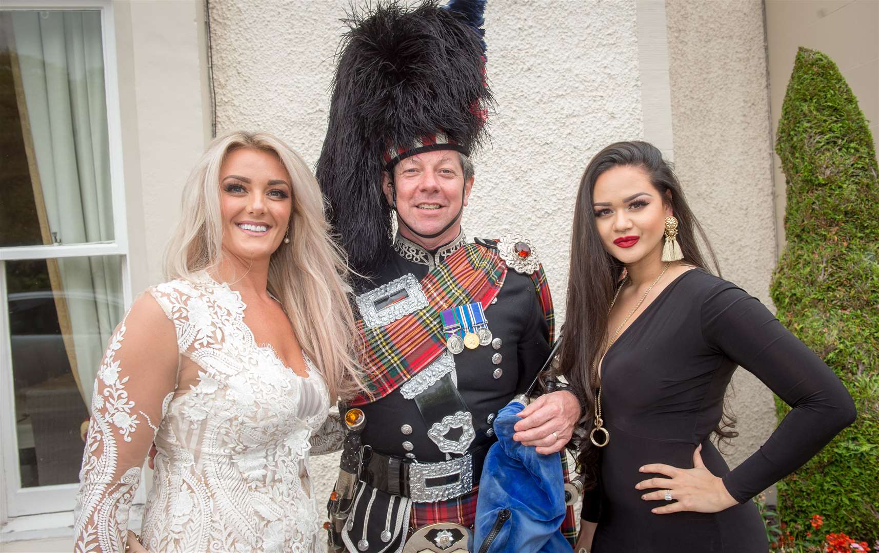 Roselyn Hallan, Dougie Watson (Piper on Parade) and Janise Jenkin. Picture: Callum Mackay.