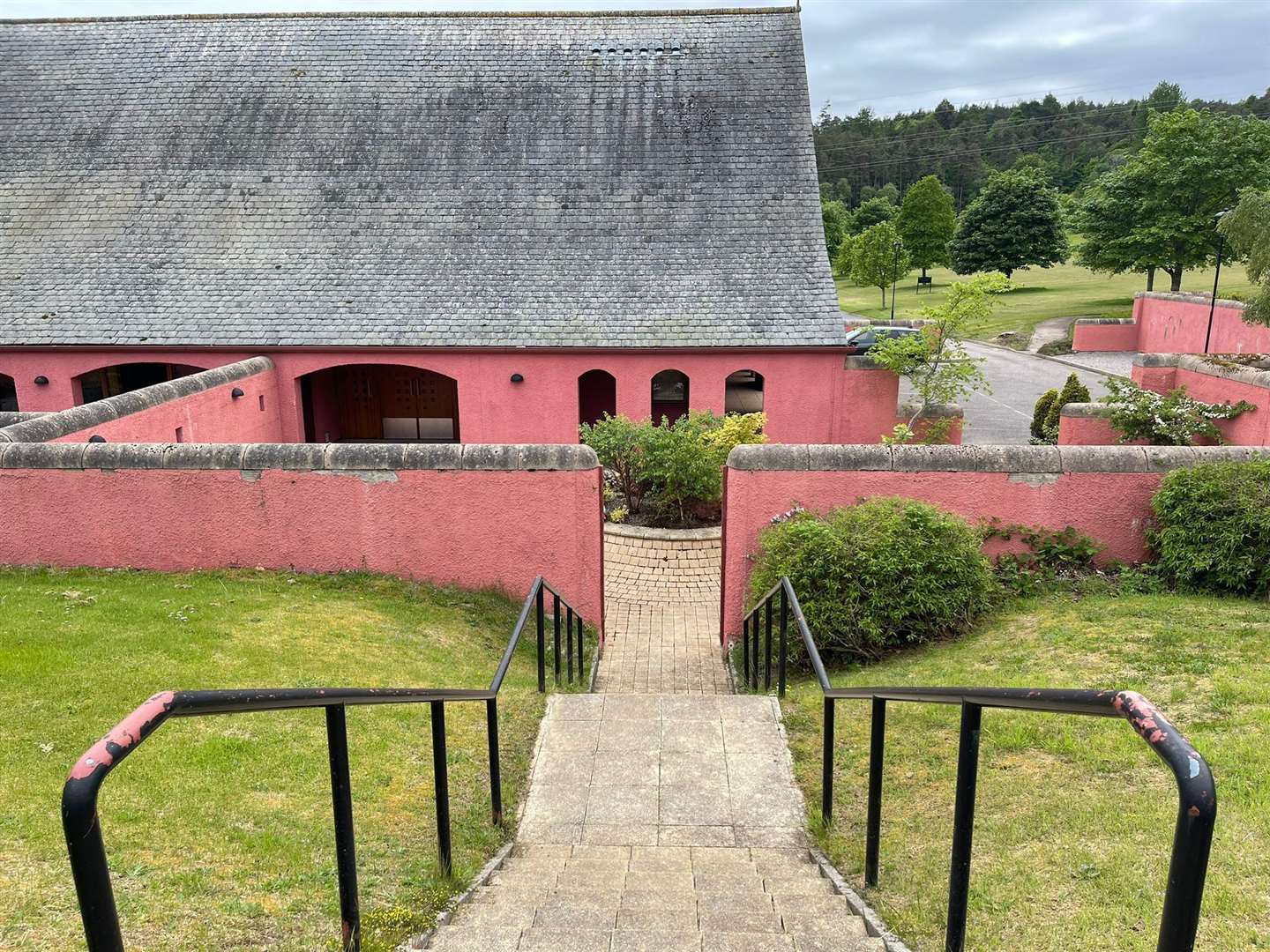 Kilvean Cemetery's crematorium building and grounds was criticised by Cllr Duncan Macpherson.