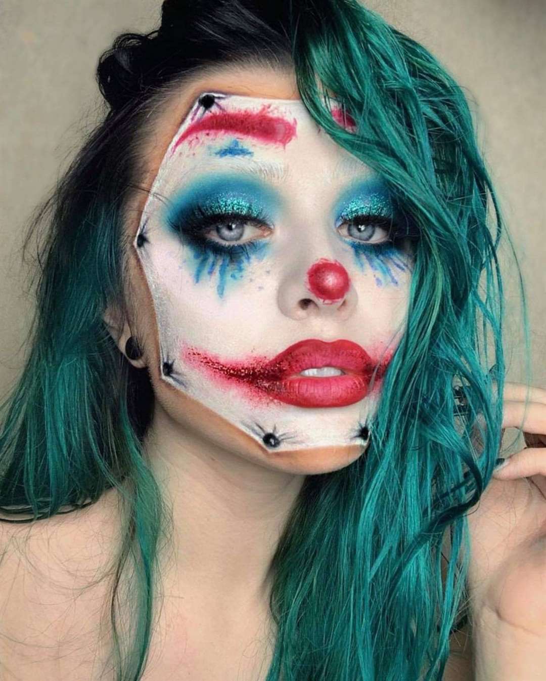 Sarah Mulder with a glam version of the Joker's make-up.