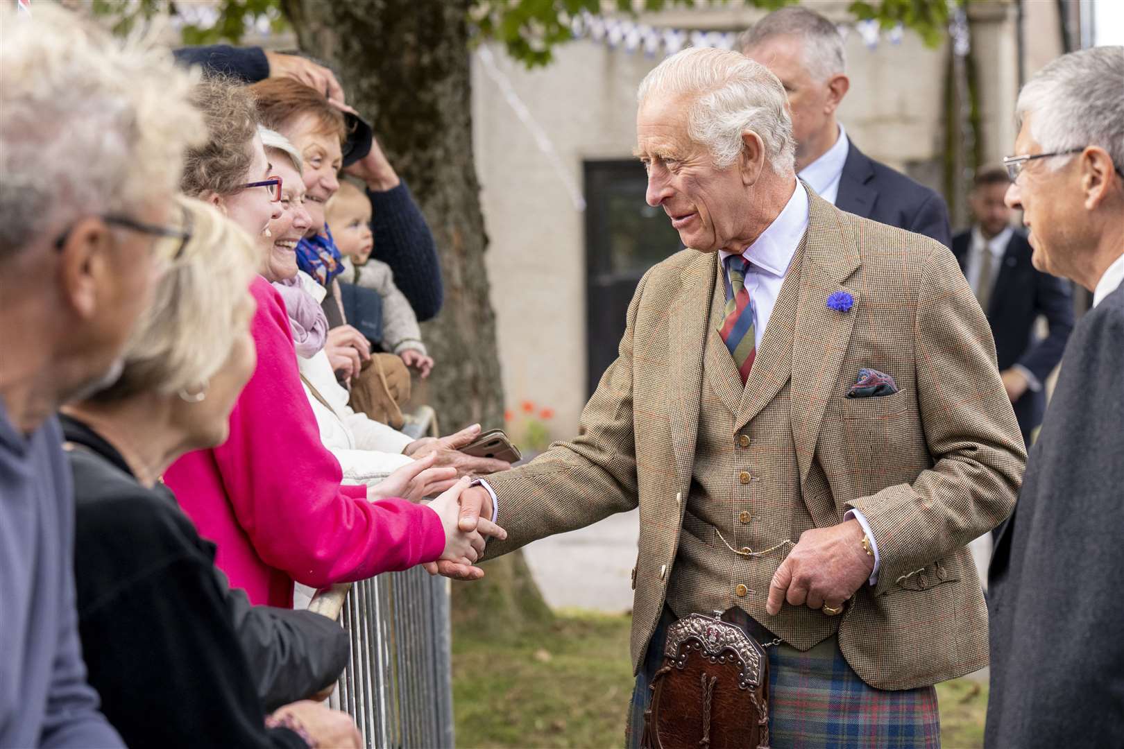 The King was greeted by well-wishers during his walkabout in Tomintoul (Jane Barlow/PA)