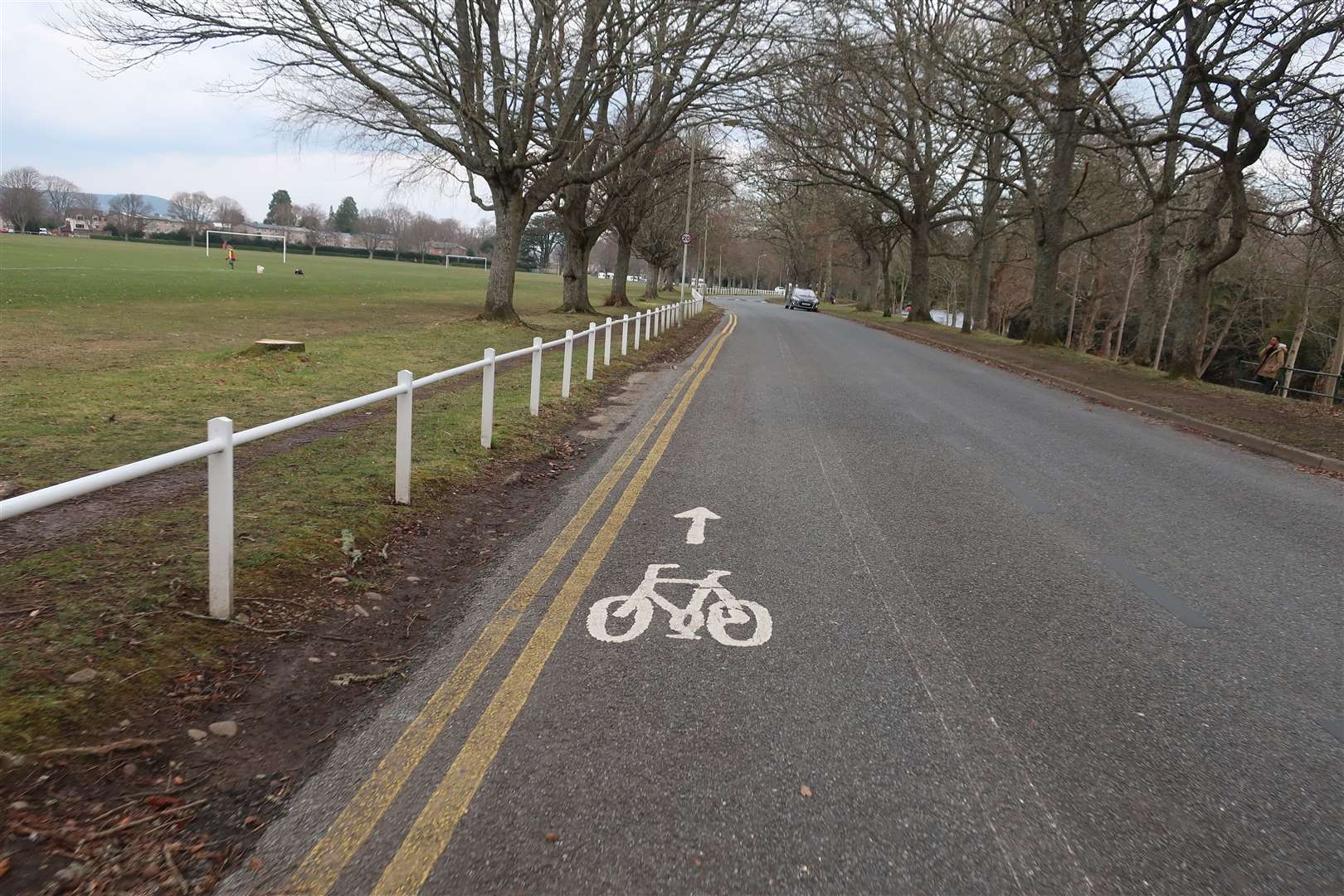 The contraflow cycle lane by Bught Park - where fresh white lines have since been painted at last.