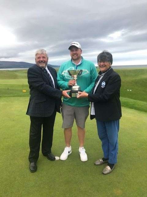 Jordan Shaw (centre) with Steve Darlington (Brora Golf Club captain) and Elizabeth Munro (Scottish Golf North president).