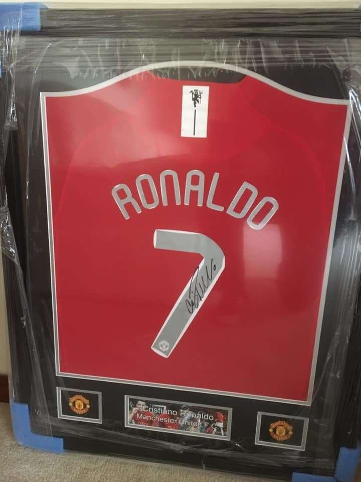 The shirt worn by Ronaldo for Manchester United.