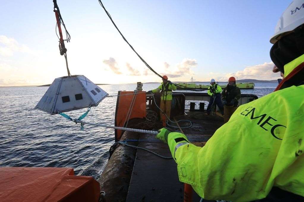 Orkney-based EMEC is taking its expertise to the Isle of Wight to help develop a large scale tidal energy site.