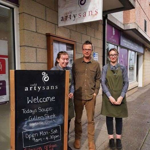 Hugh Fearnley-Whittingstall visited Cafe Artysans in 2021.
