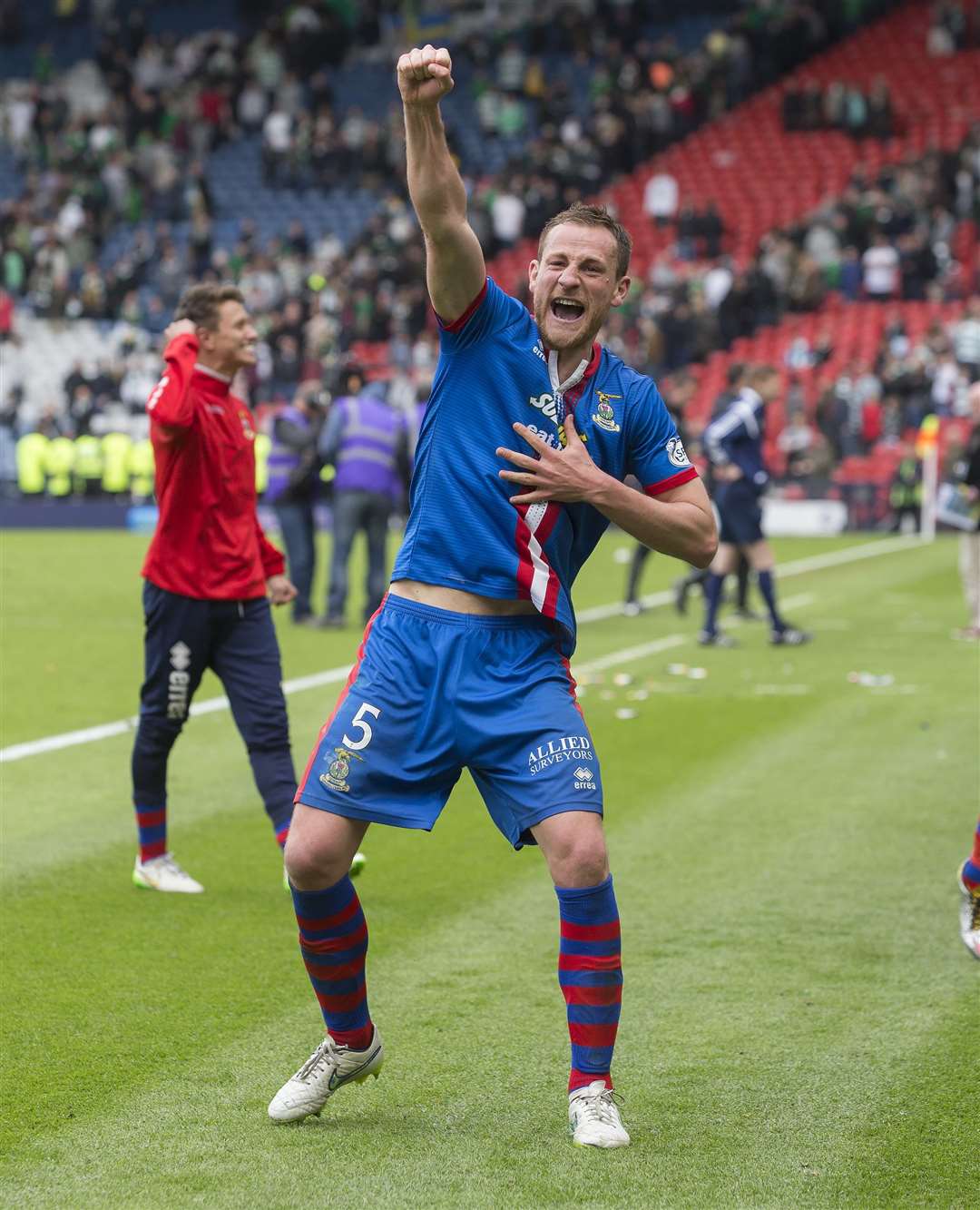 Picture - Ken Macpherson, Inverness. Scottish Cup semi-final. Inverness CT(3) v Celtic(2). 19.04.15. ICT's Gary Warren celebrates at the end.