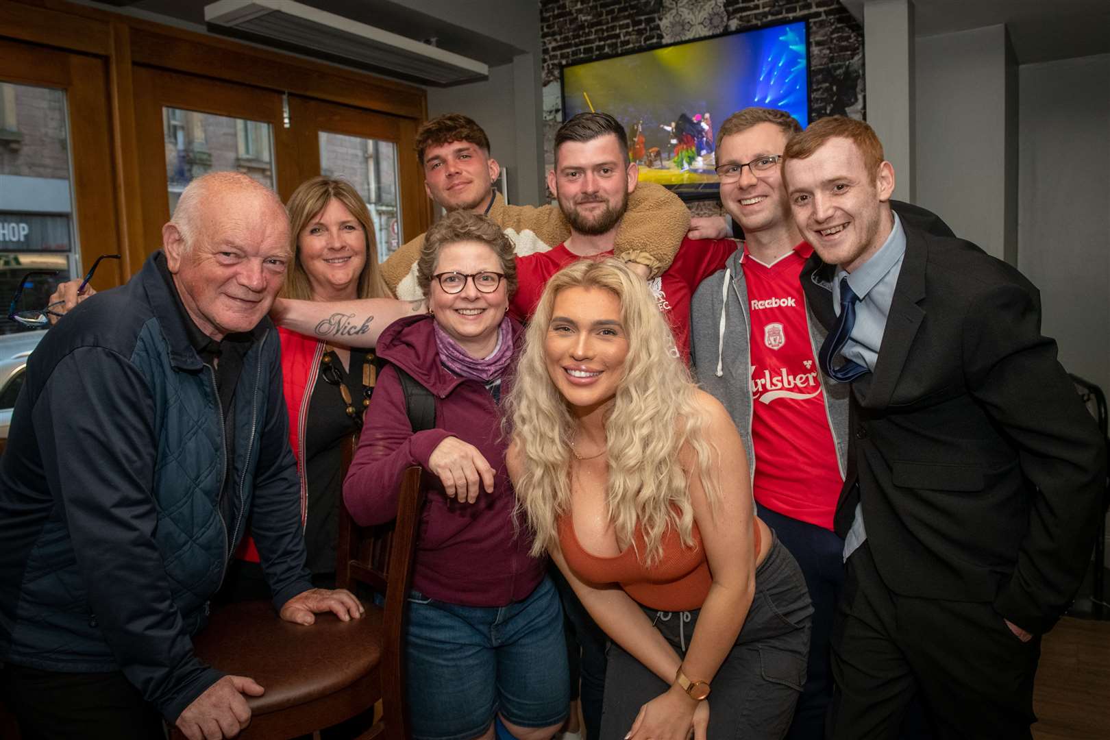 City Seen 14052022..Some friends having a drink after a Cancer fundraising event in the Ironworks...Picture: Callum Mackay..