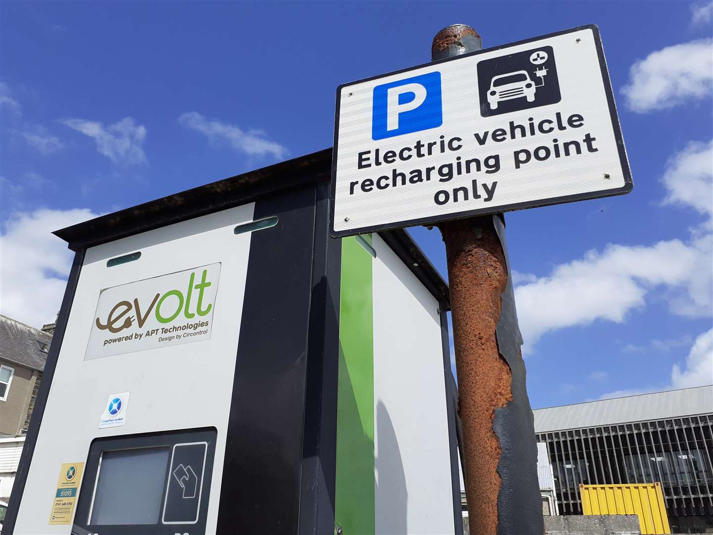 More charging points for electric vehicles are to be installed in the west Highlands.