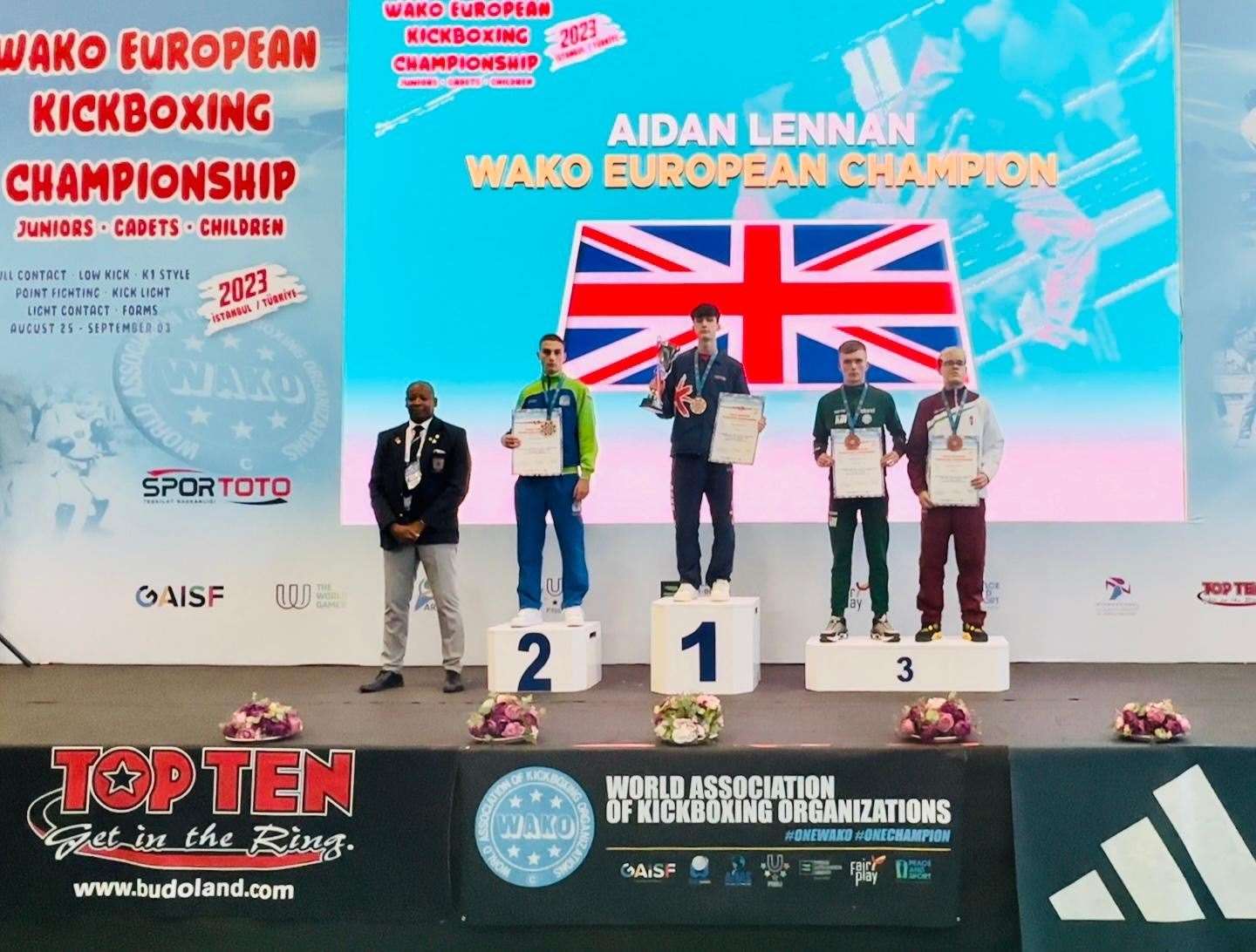Aidan Lennon Türkiye'de WAKO Avrupa Şampiyonu oldu.