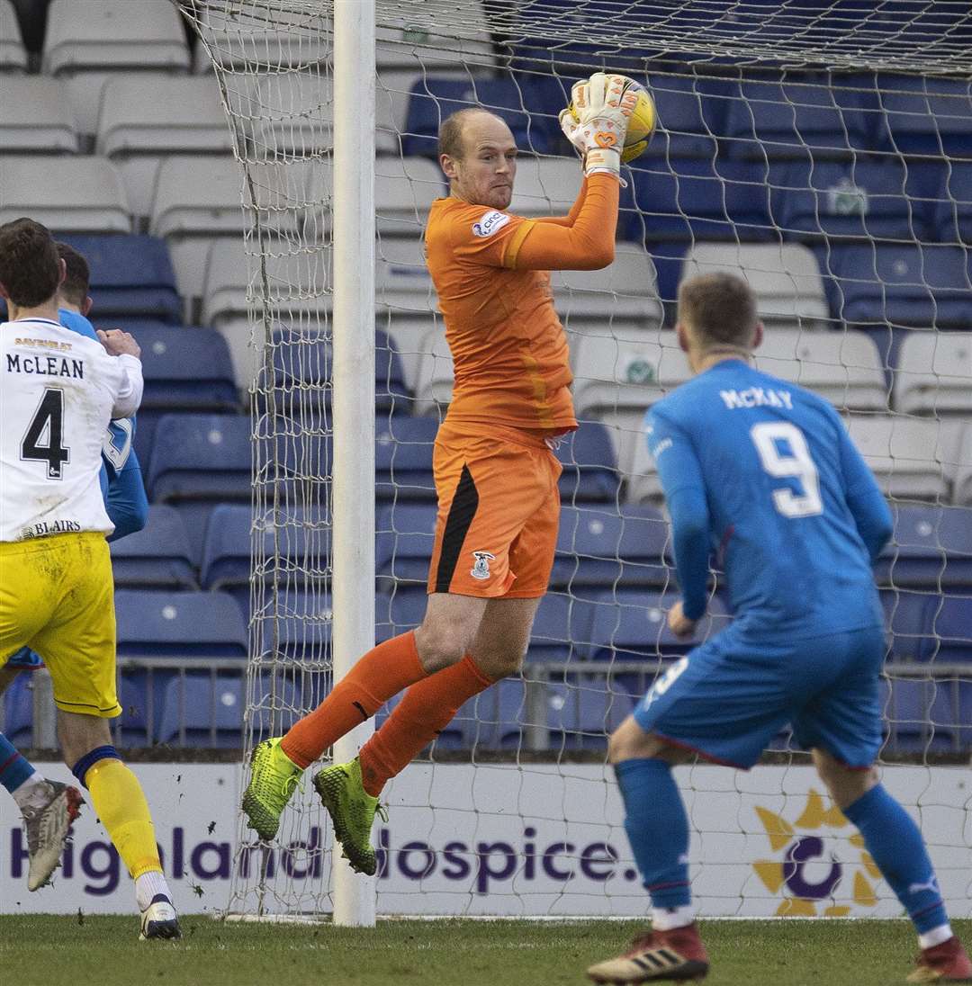 Picture - Ken Macpherson. Inverness CT(0) v Morton(1). 05.02.22. ICT 'keeper Mark Ridgers safely gathers a high ball.