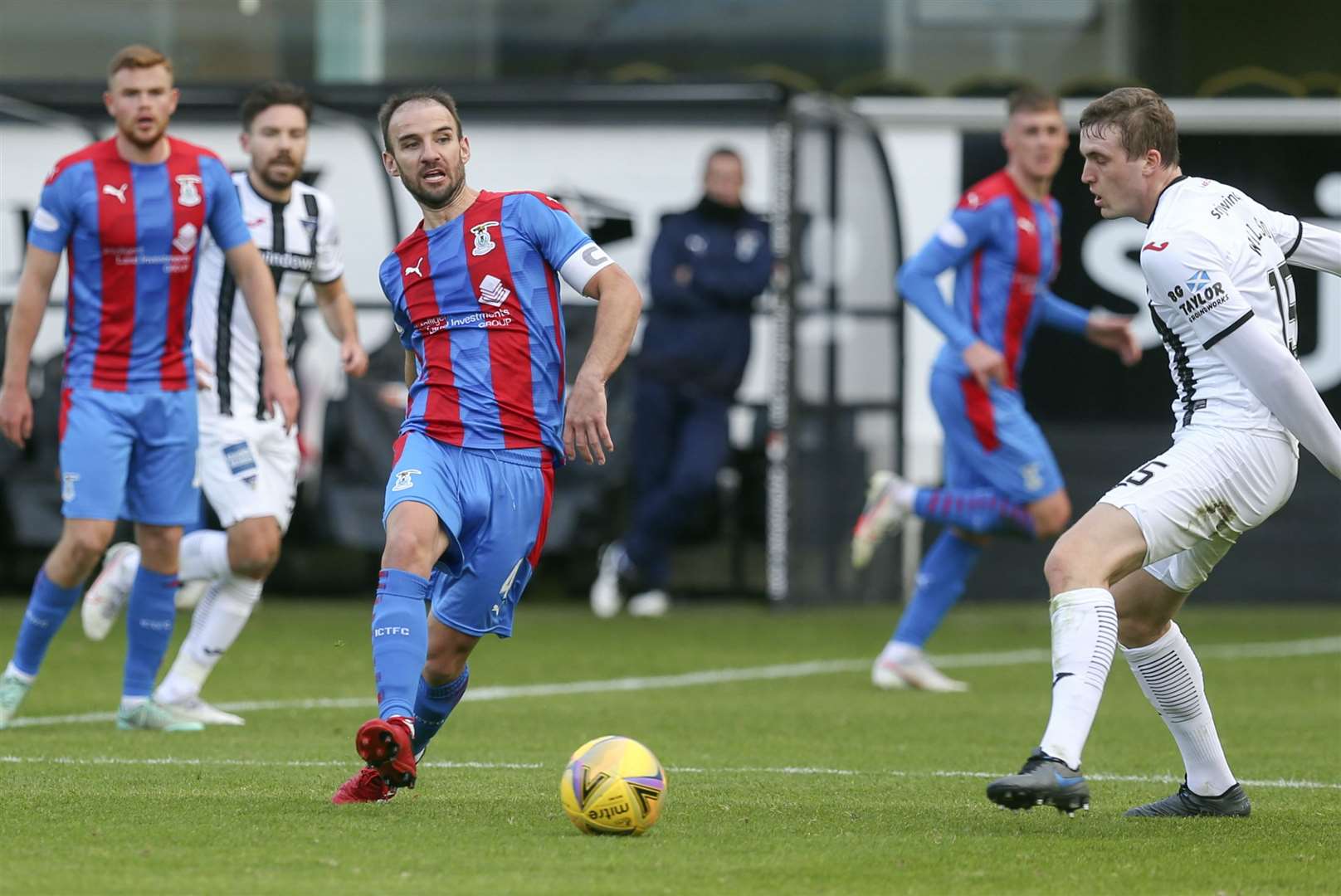Picture - Ken Macpherson, Inverness. Dunfermline(3) v Inverness CT(1). 17.10.20. ICT’s Sean Welsh plays the ball past Dunfermline's Iain Wilson.