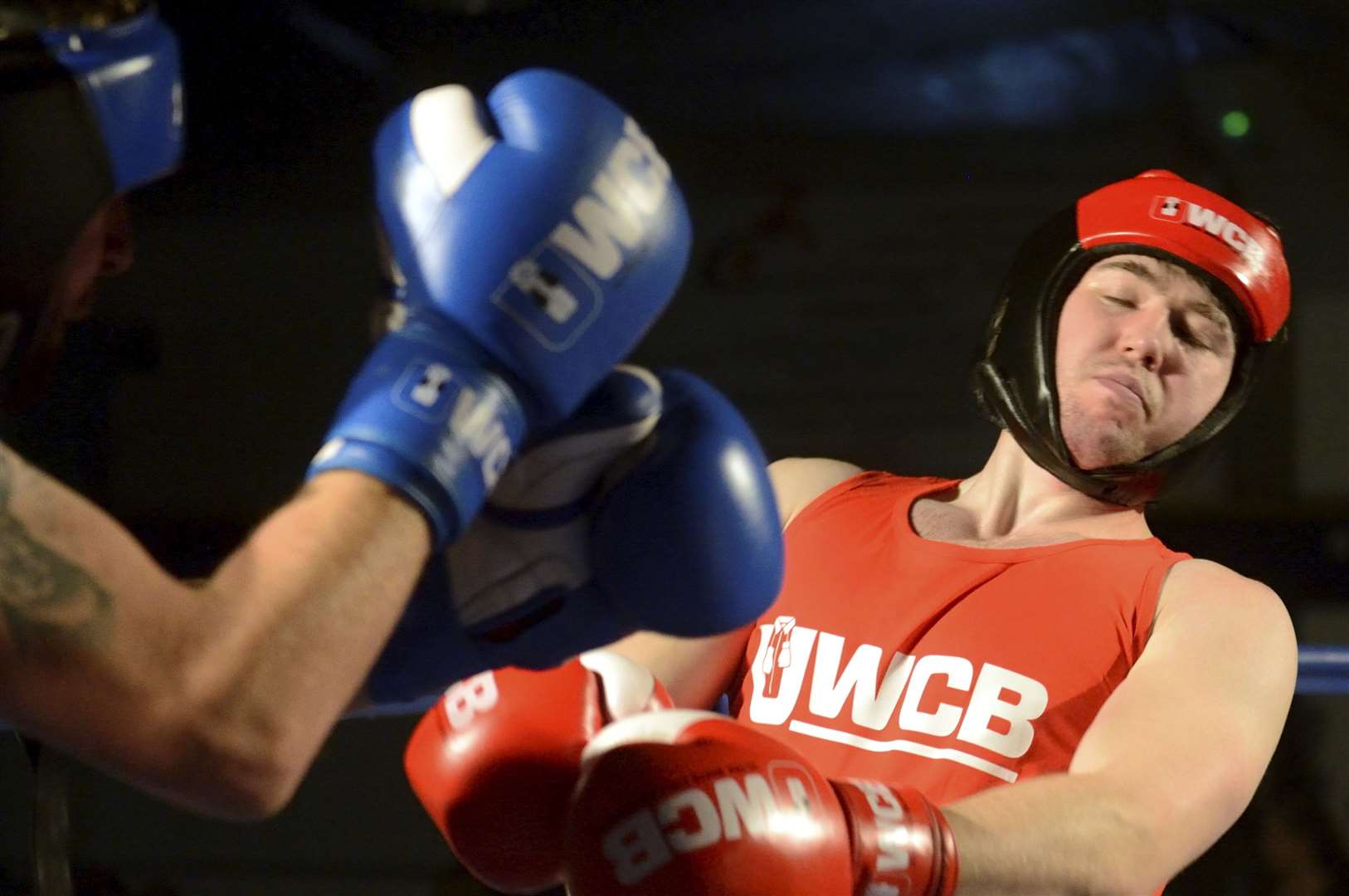 Ultra White Collar Boxing 2019.Dale Maclennan in red v Greg Riggs in blue..Picture: James MacKenzie..
