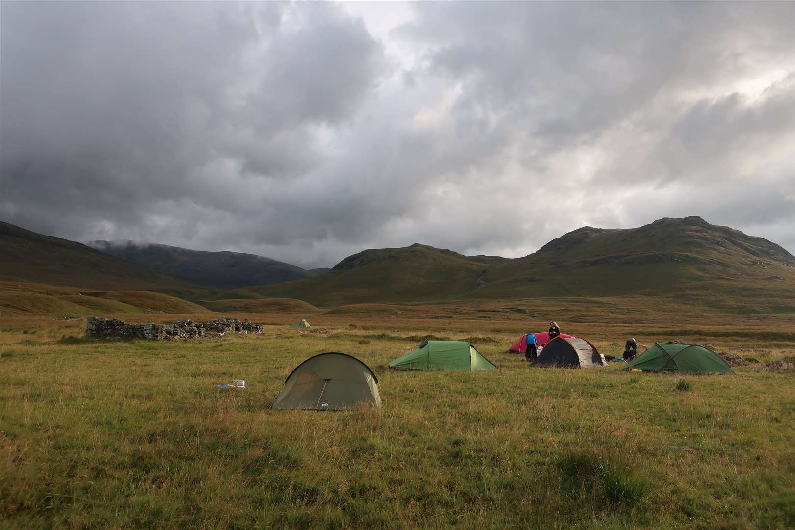 Setting up camp at Lubvan with Meall Cos Charnan close by.
