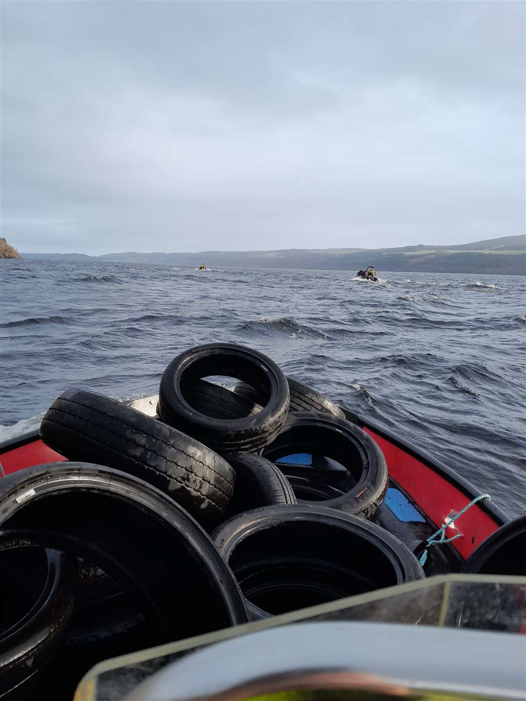 The tyres are collected in boats.