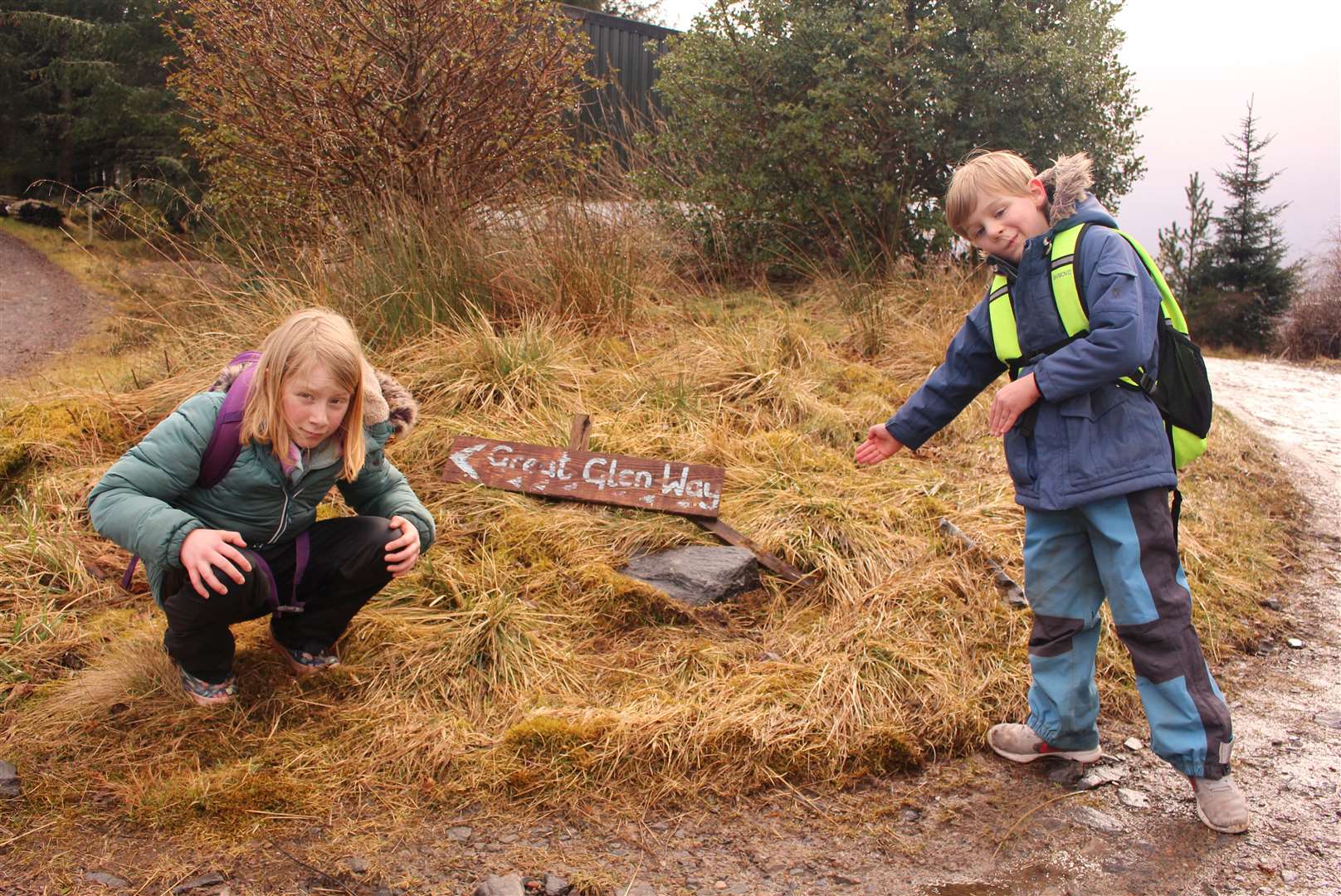 The children find the first Great Glen Way sign.