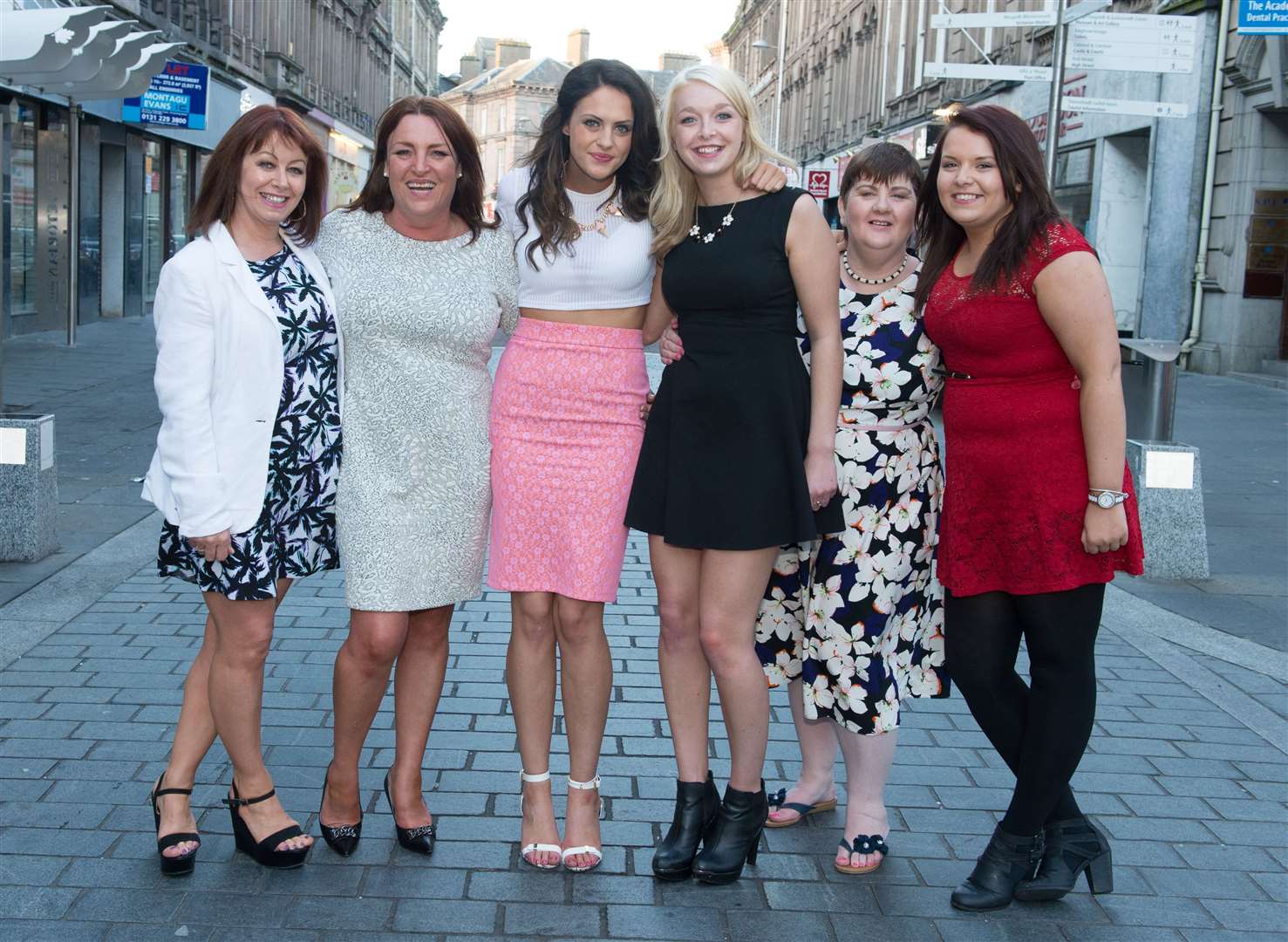 Farewell night out for Kelly Fitzgerald (third left) with left to right Anne Mitchell, Trish Gunn, Jenna Bates, Sylvia Fraser and Shannen Gunn. Picture: Callum Mackay.