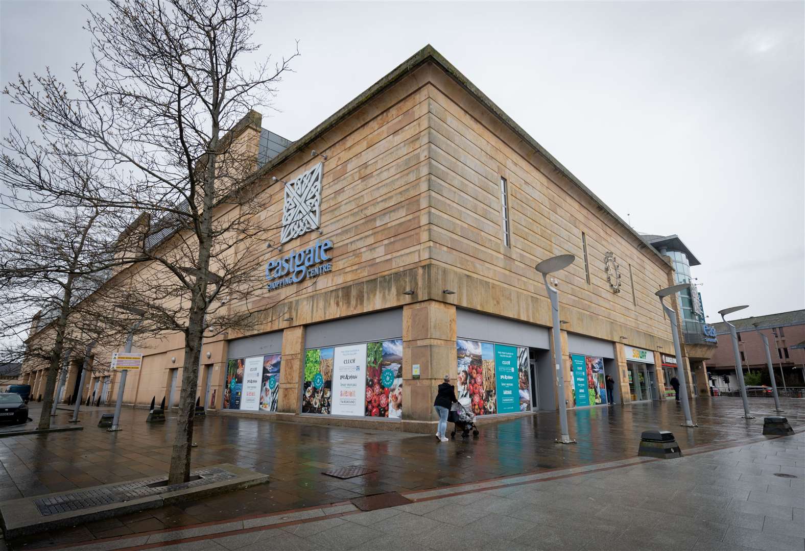 RBS have finalised plans to merge their Harbour Road and Eastgate outlets into one 'flagship' superbranch to be located in currently empty units facing Falcon Square.