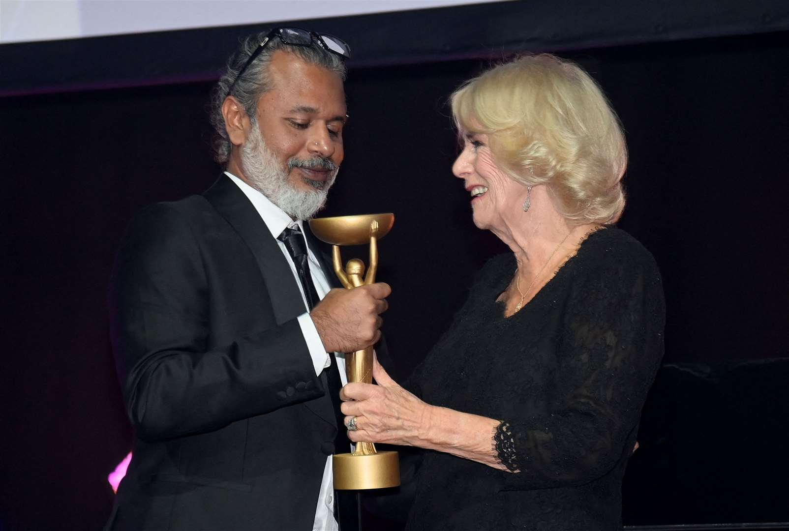 The Queen Consort presents the prize to Shehan Karunatilaka (Toby Melville/PA)