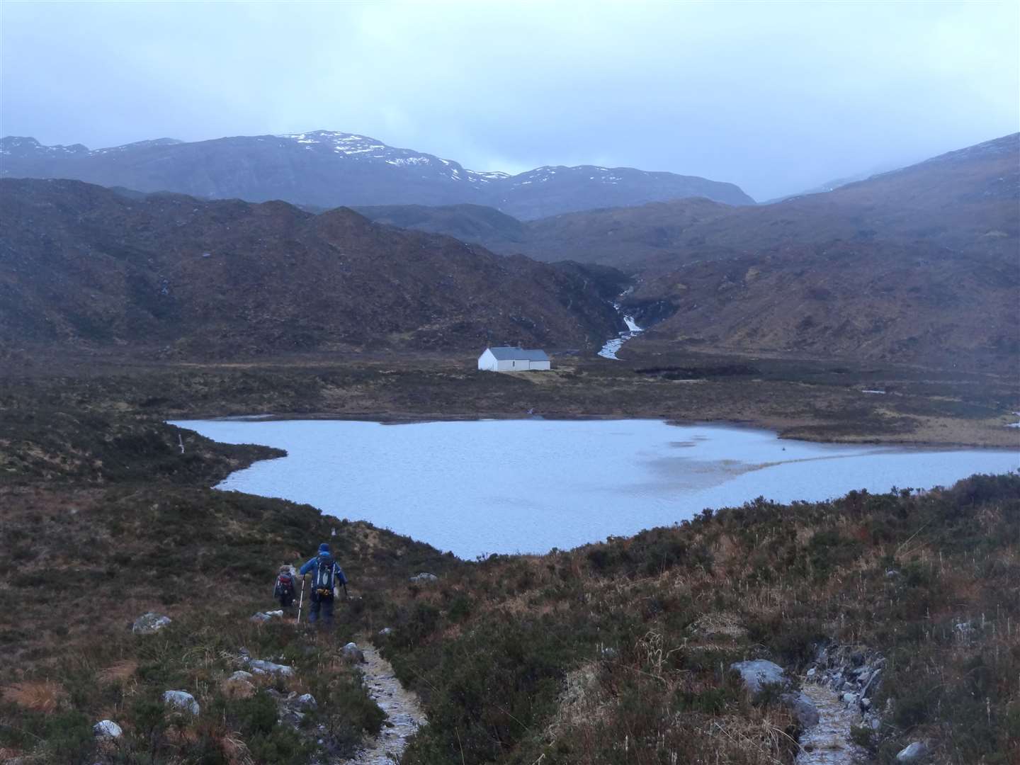 Lochan an Iasgair and the Ling Hut.