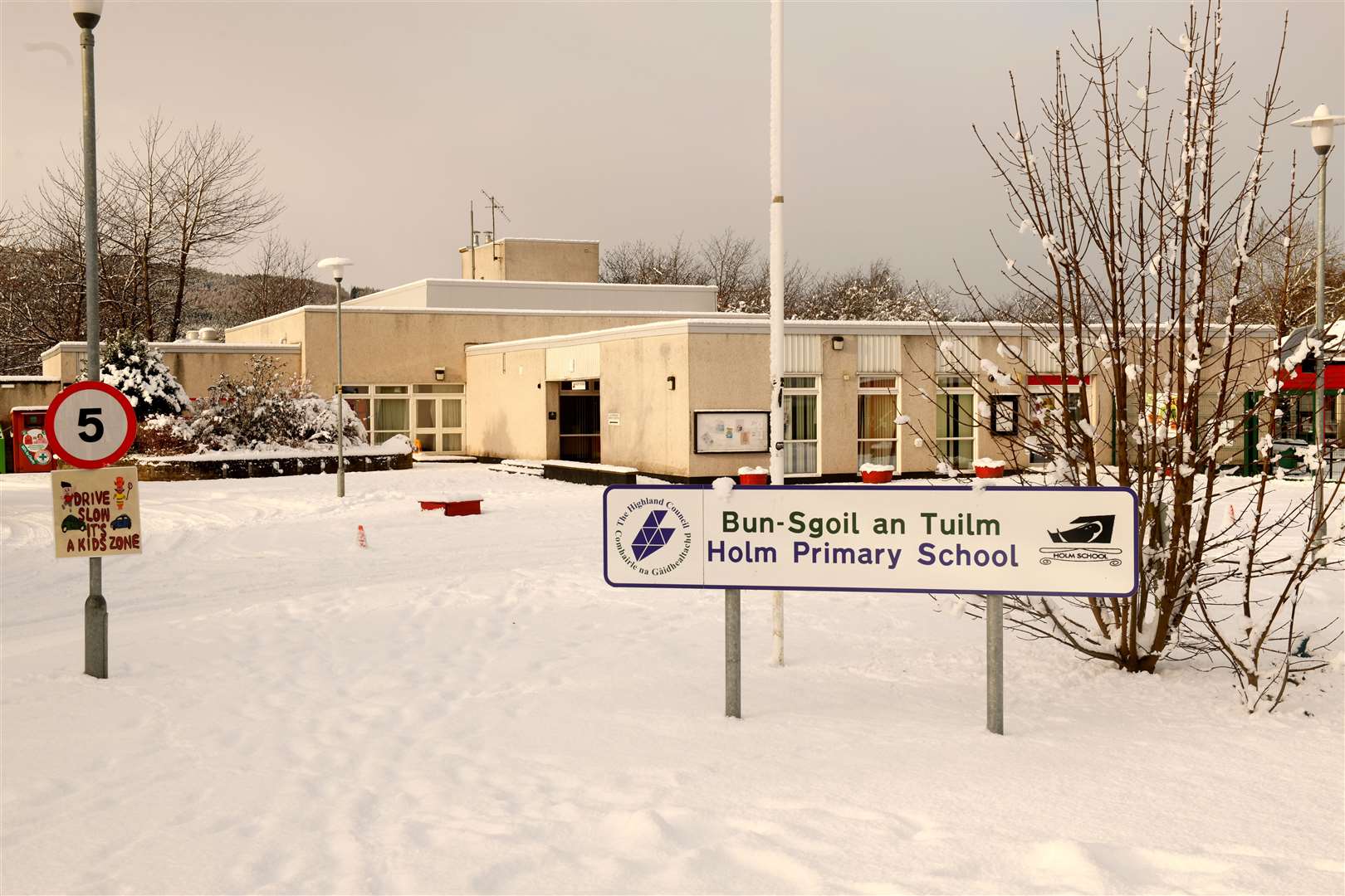 Holm Primary School which is closed because of the snow. Picture: James Mackenzie.