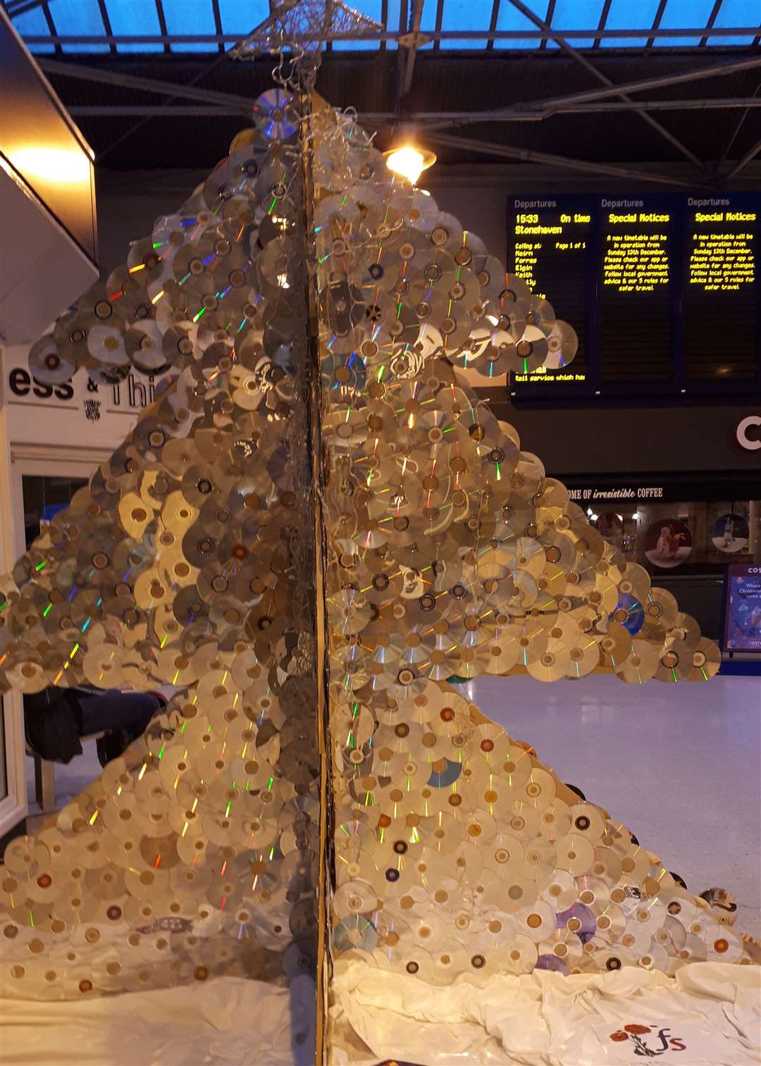 The new Christmas tree at Inverness railway station was decorated by inverness High School pupils.