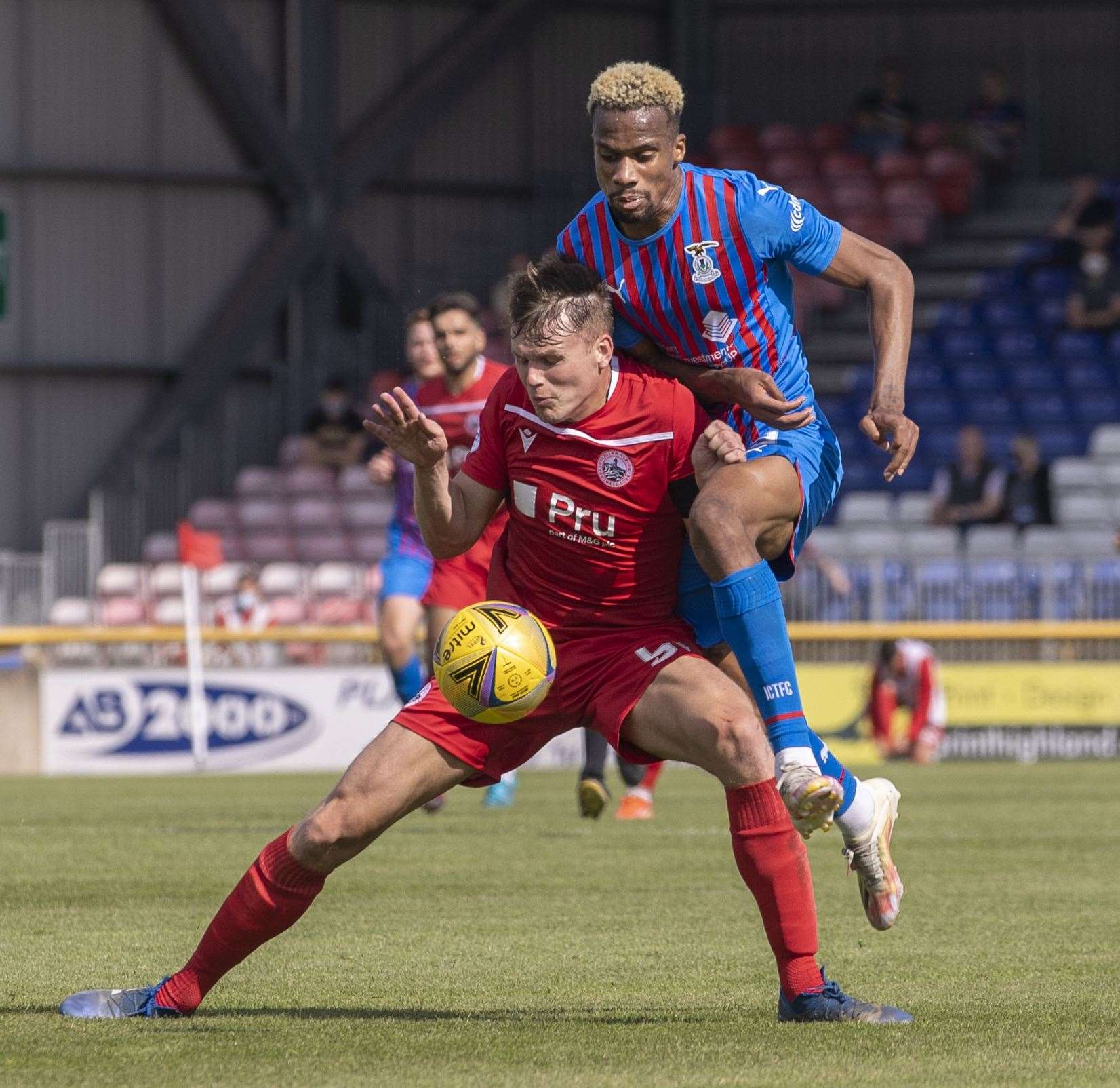 Picture - Ken Macpherson, Inverness. Inverness CT(2) v Stirling Albion(2). 17.07.21. Stirling Albion win 3-2 on penalties. ICT’s Manny Duku tries to get past Stirling's Jordan McGregor before being taken down on the edge of the box.