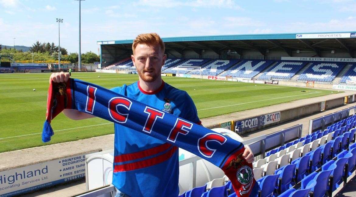 David Carson has signed a two-year deal at Inverness Caledonian Thistle.