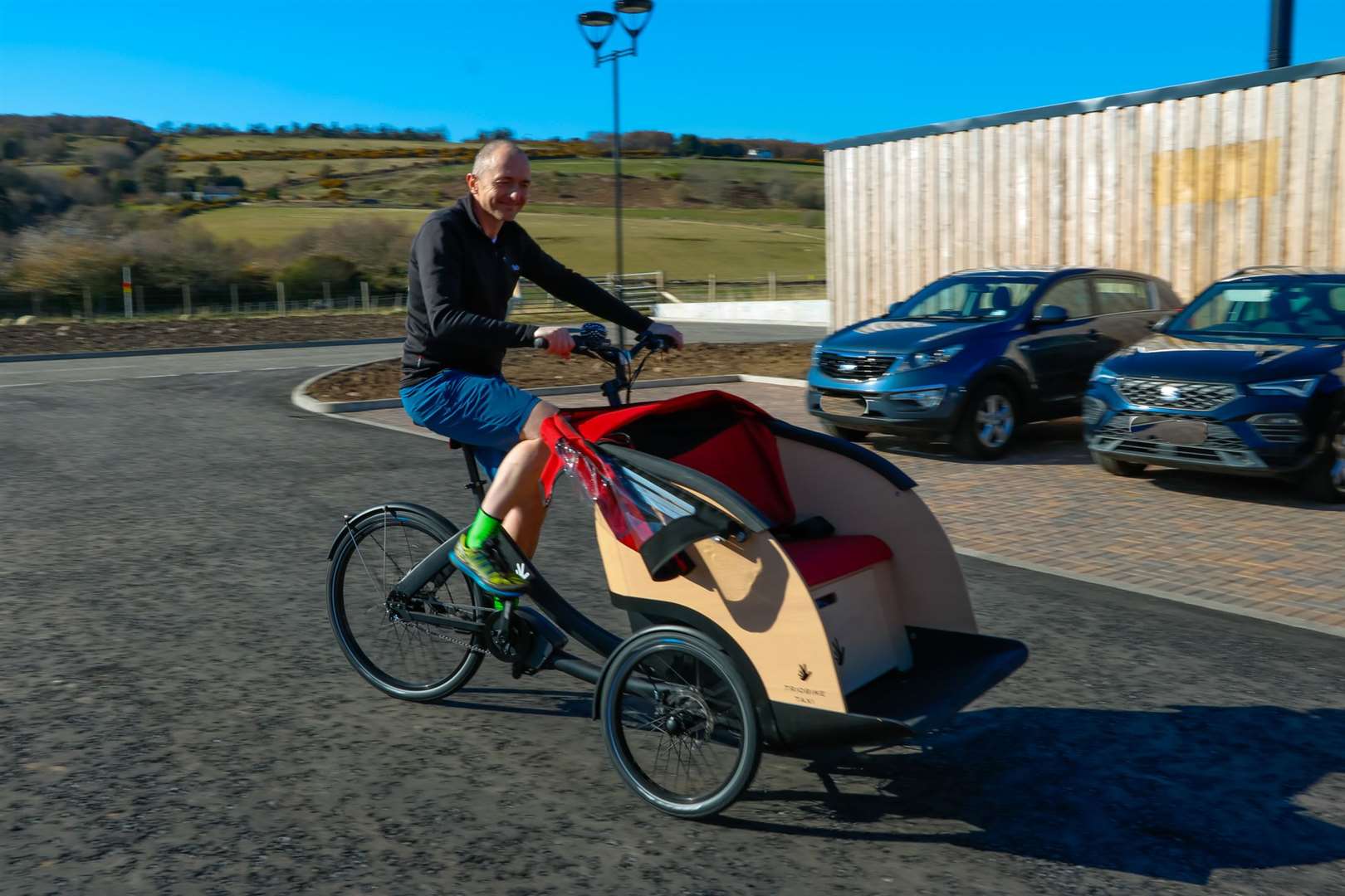 Alan McCaffrey, Fortrose & Rosemarkie chapter captain with Cycling Without Age Scotland, gives a trishaw demo